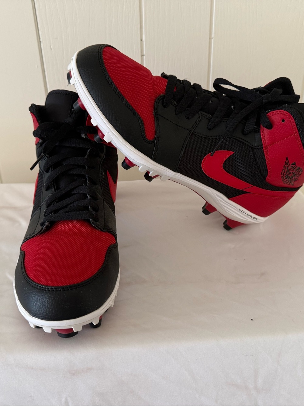 AIR JORDAN 1 MID "BRED" Black/Red Football Cleat, Size 10.5 pre owned - Picture 4 of 6